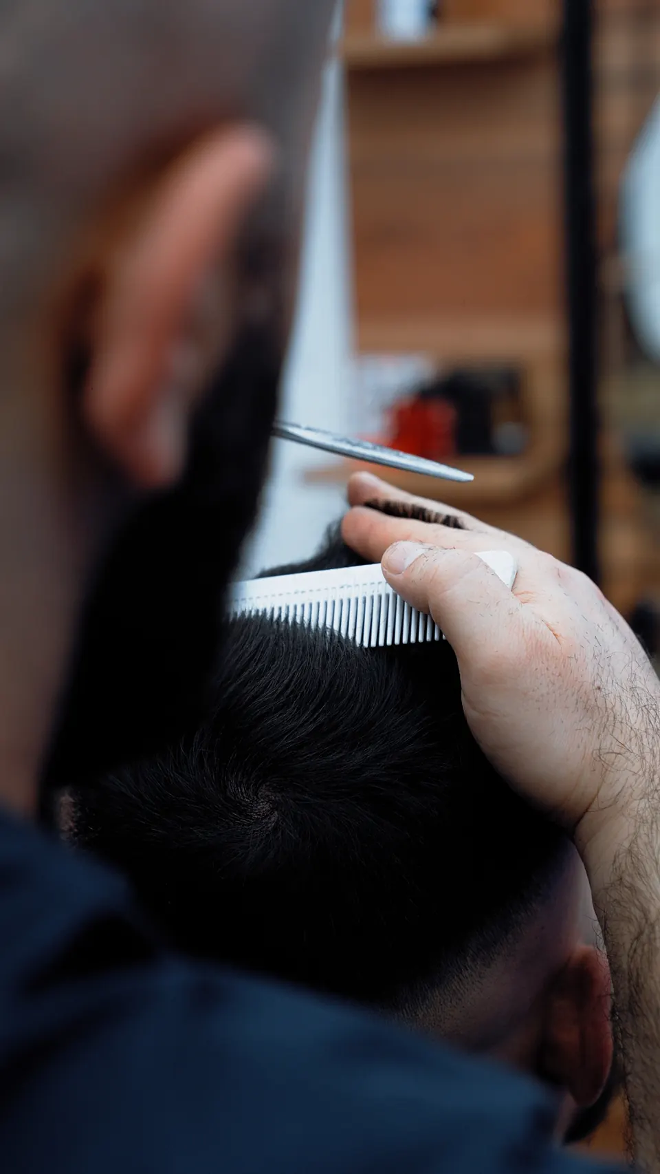 Coupe au peigne et aux ciseaux